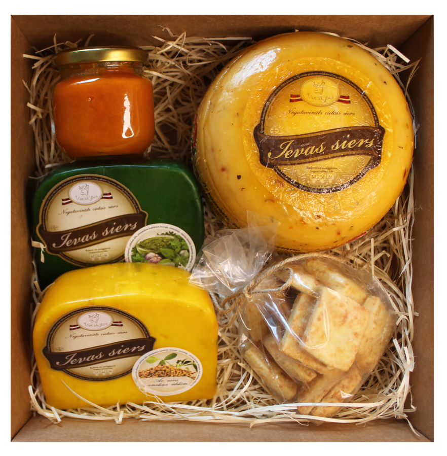 Ievas siers lielais dāvanu komplekts ar ievārījumu un siera cepumiem